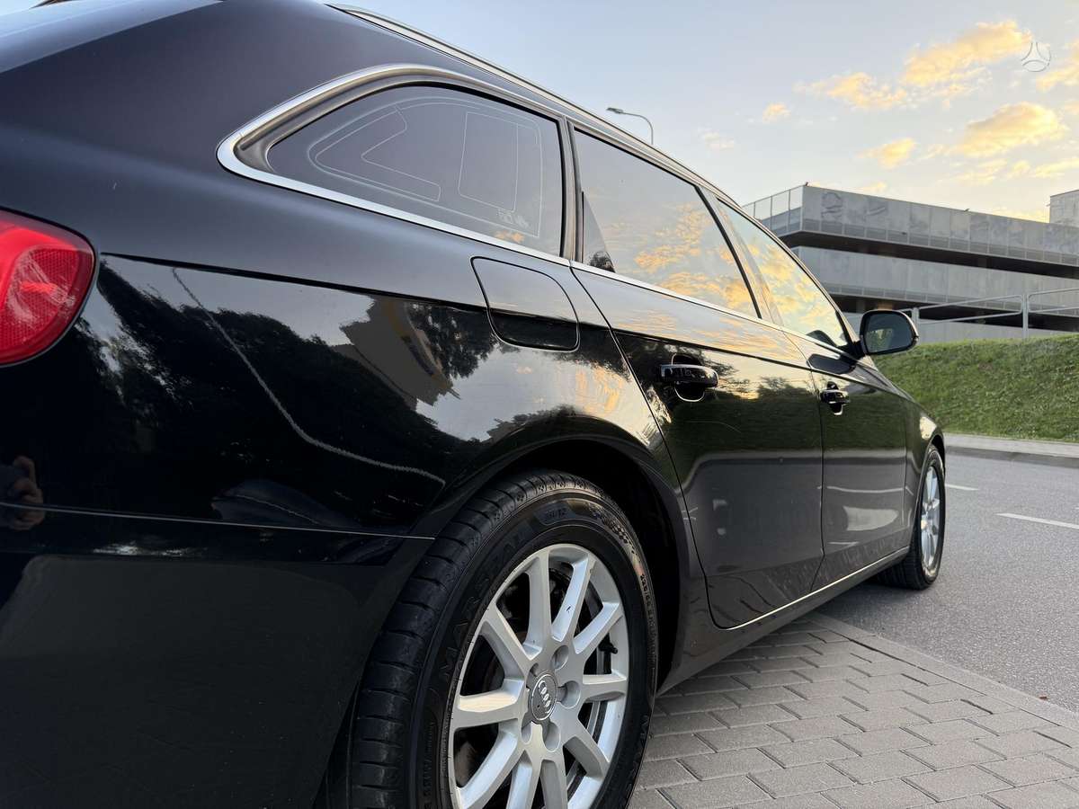 Audi A4 2010 — photo 8