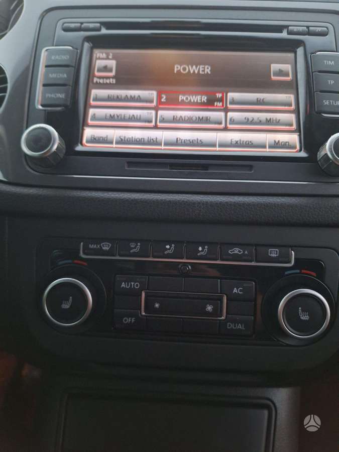 Volkswagen Tiguan 2012 — photo 17