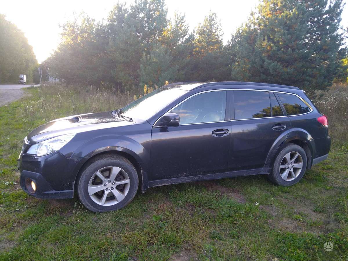 Subaru Outback 2013 — вигляд ззаду