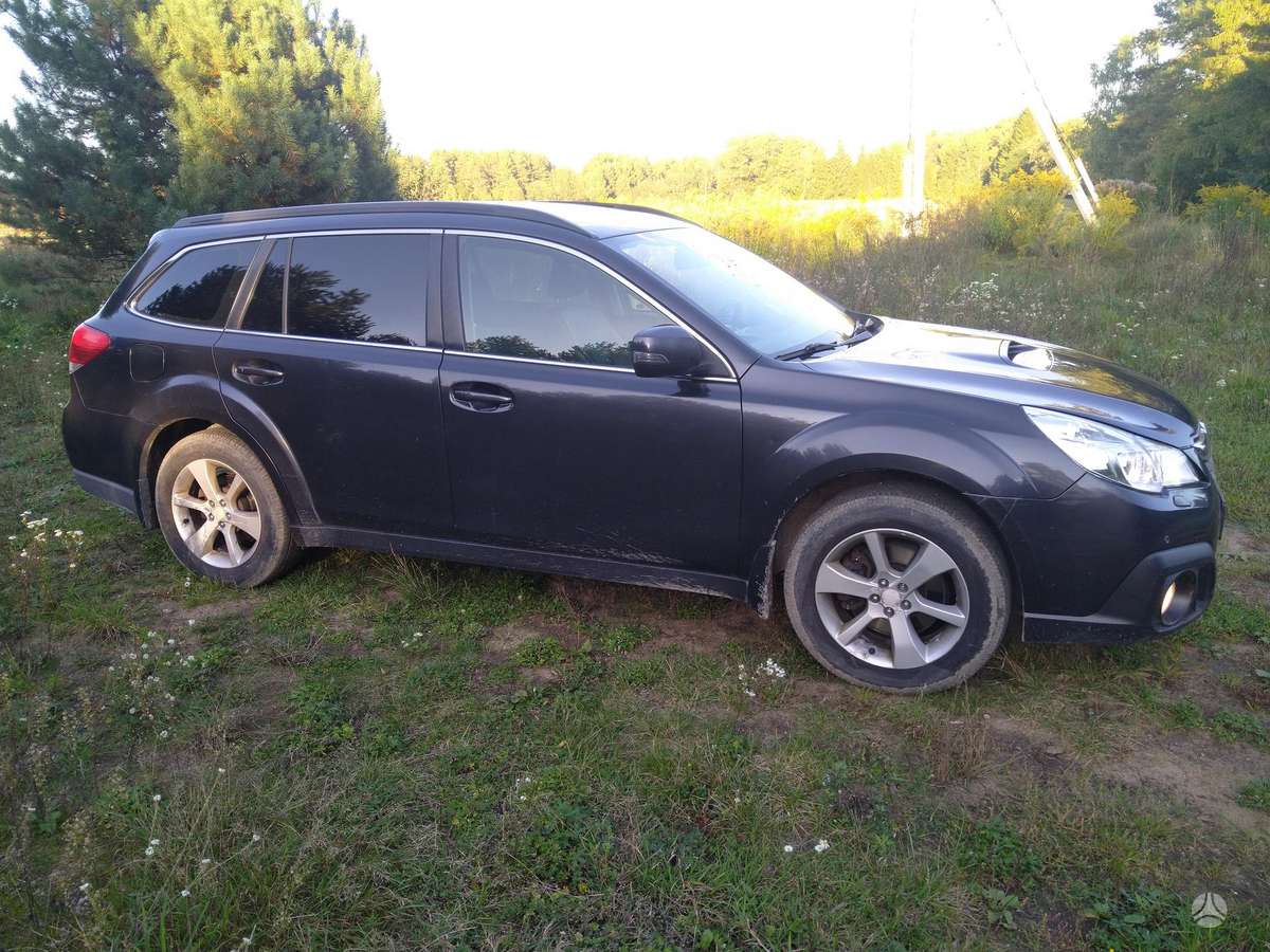 Subaru Outback 2013 — салон