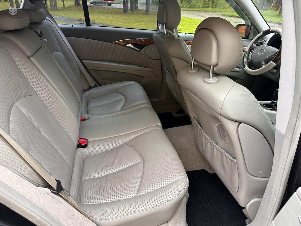 Mercedes-Benz E270 2005 — photo 11