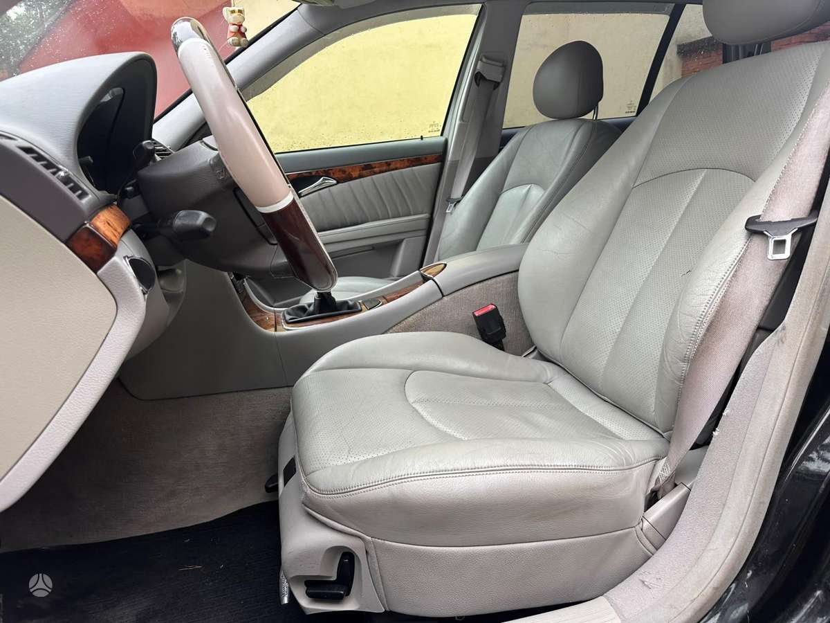 Mercedes-Benz E270 2005 — photo 12