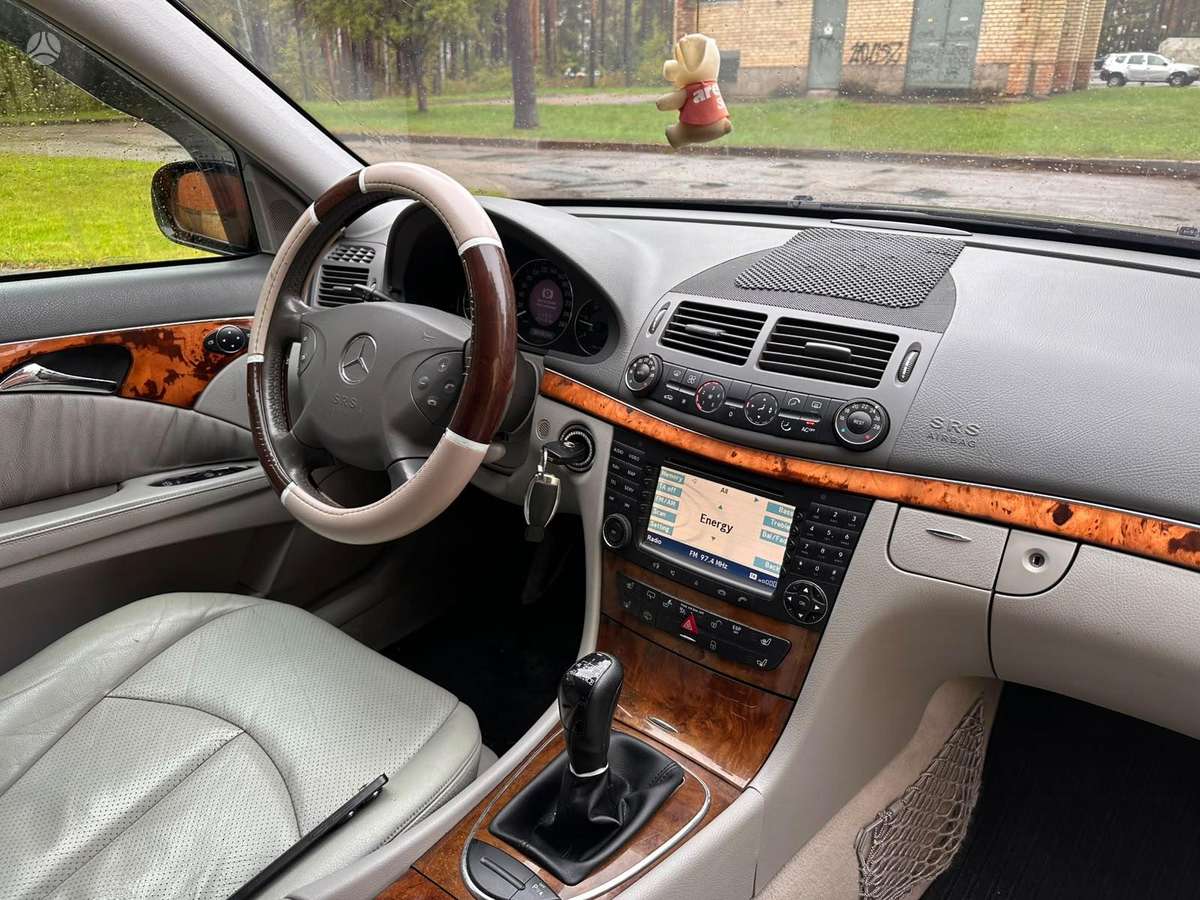 Mercedes-Benz E270 2005 — photo 13