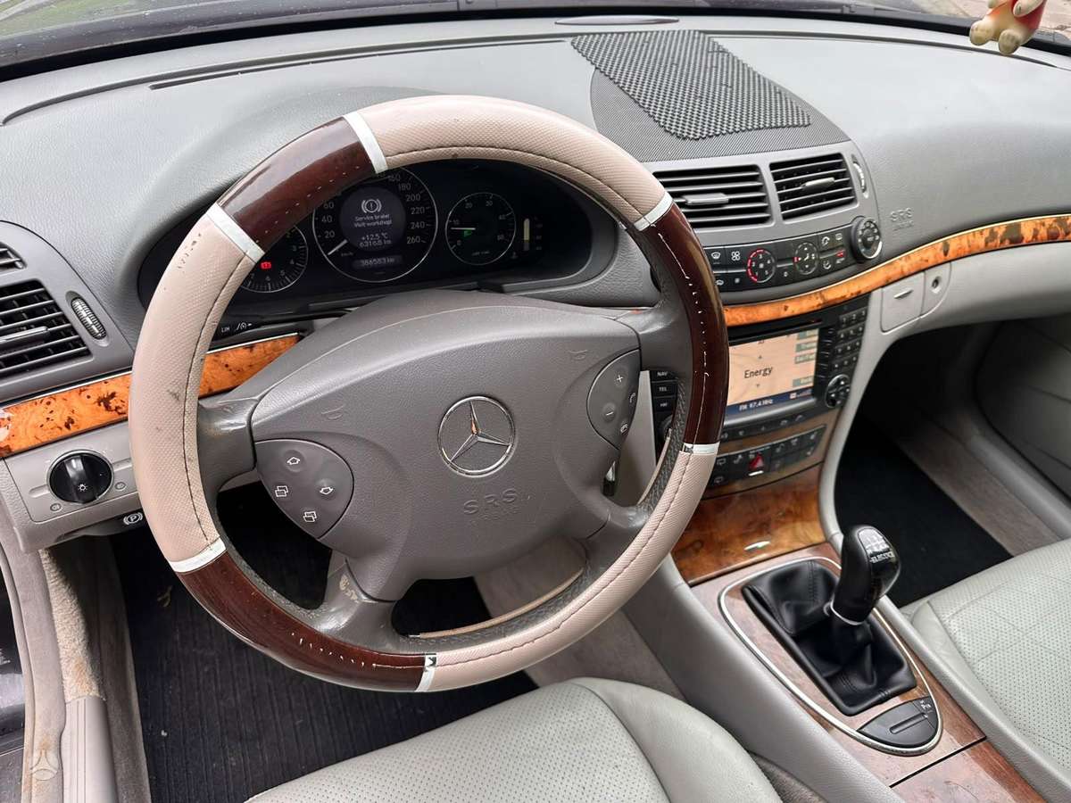 Mercedes-Benz E270 2005 — photo 14
