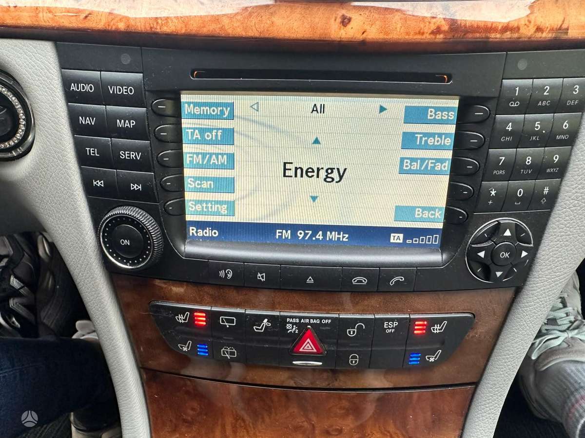 Mercedes-Benz E270 2005 — photo 16