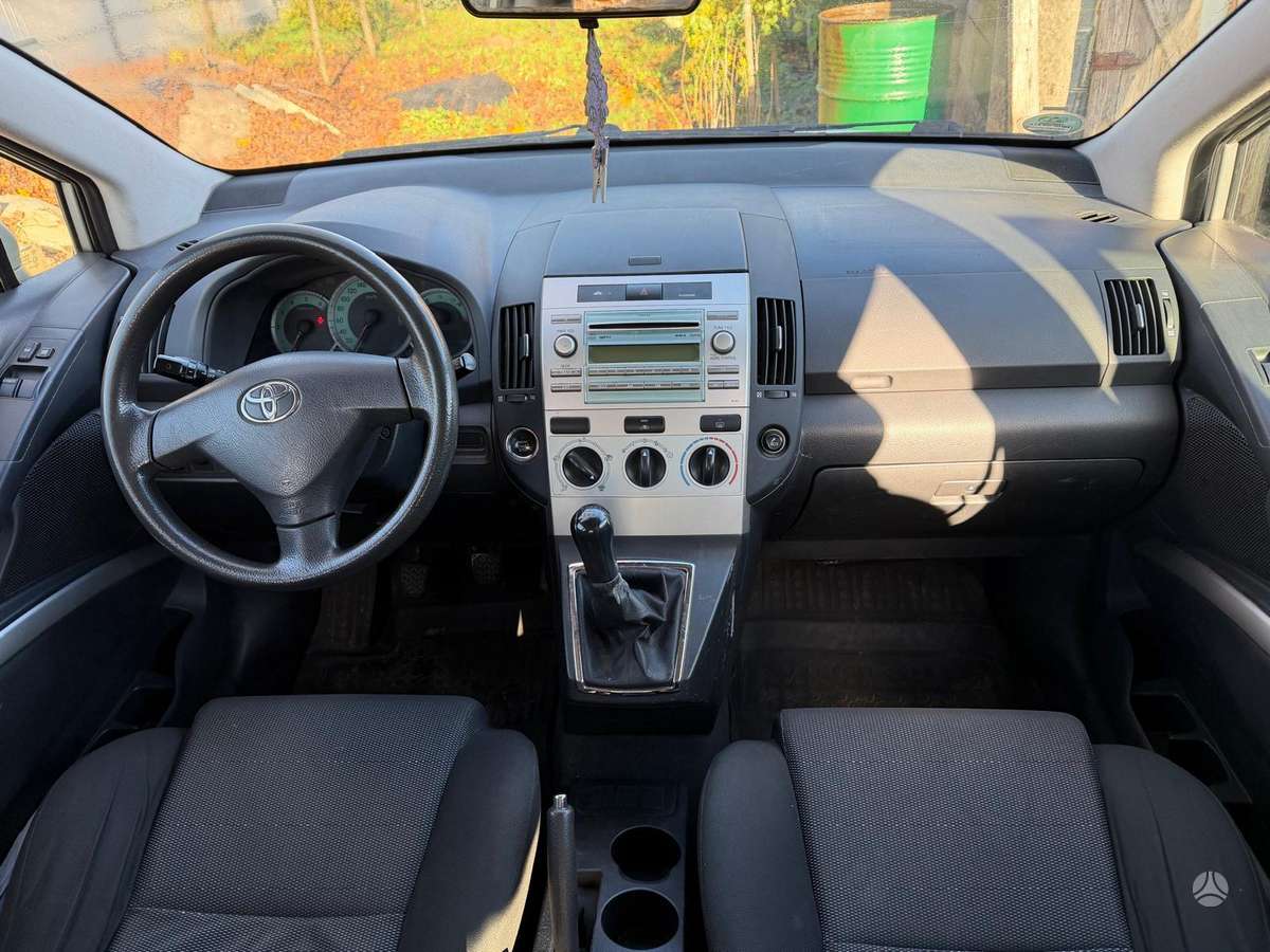 Toyota Corolla 2008 — photo 9