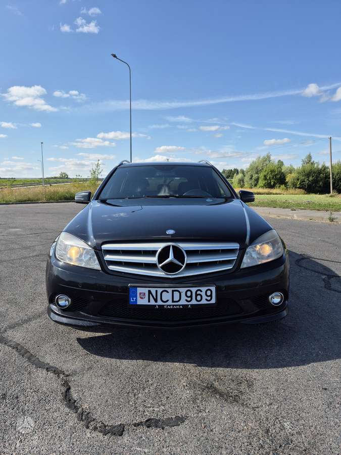 Mercedes-Benz C220 2009 — вигляд ззаду