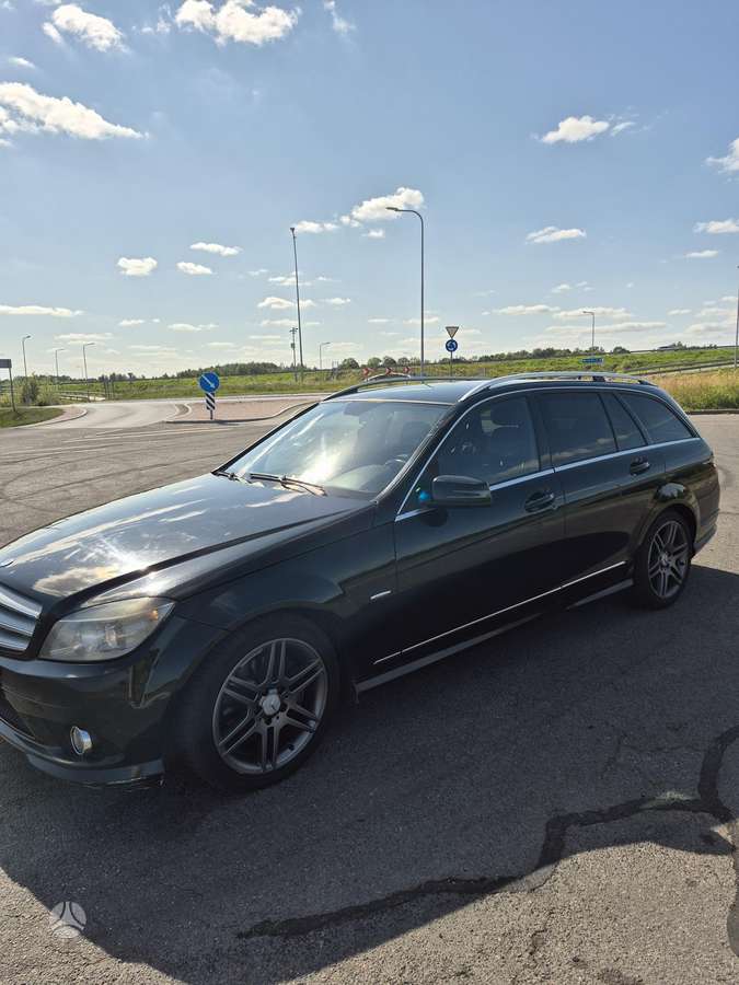 Mercedes-Benz C220 2009 — салон
