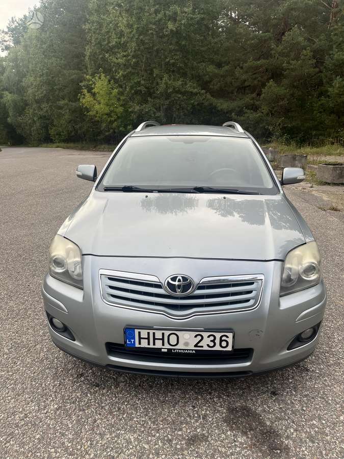 Toyota Avensis 2007 — вигляд ззаду