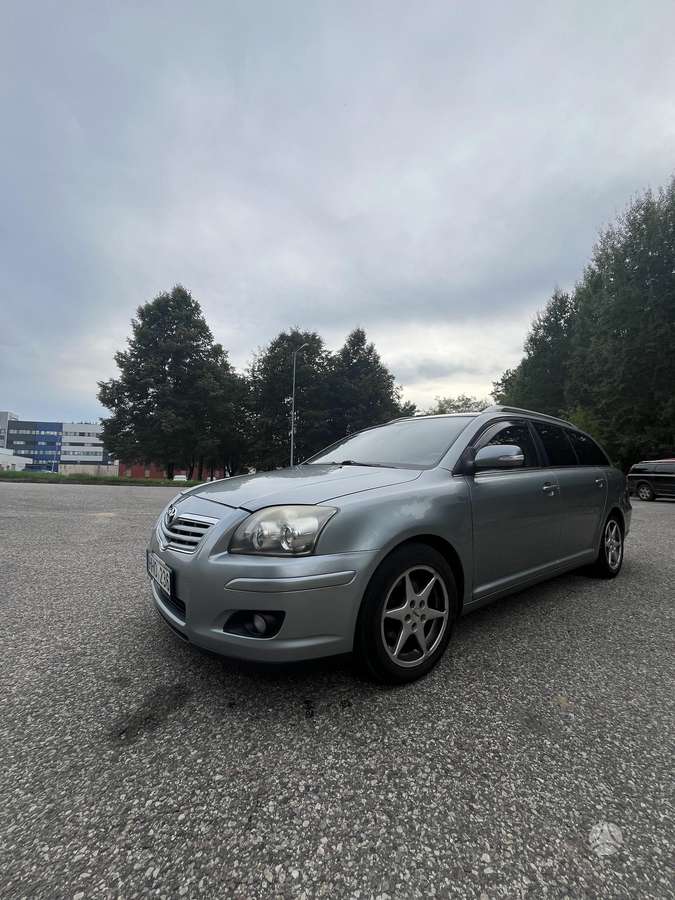 Toyota Avensis 2007 — салон