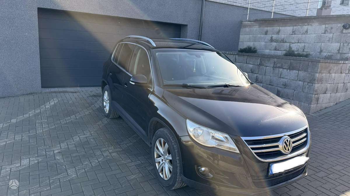 Volkswagen Tiguan 2010 — вигляд ззаду
