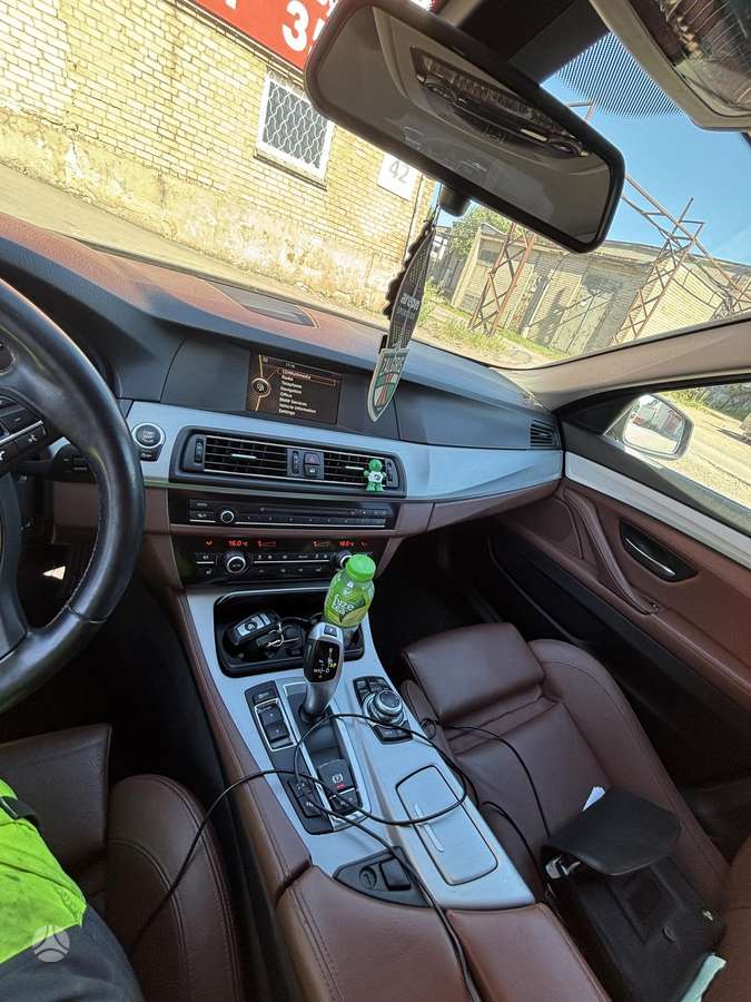 BMW 525 2013 — interior