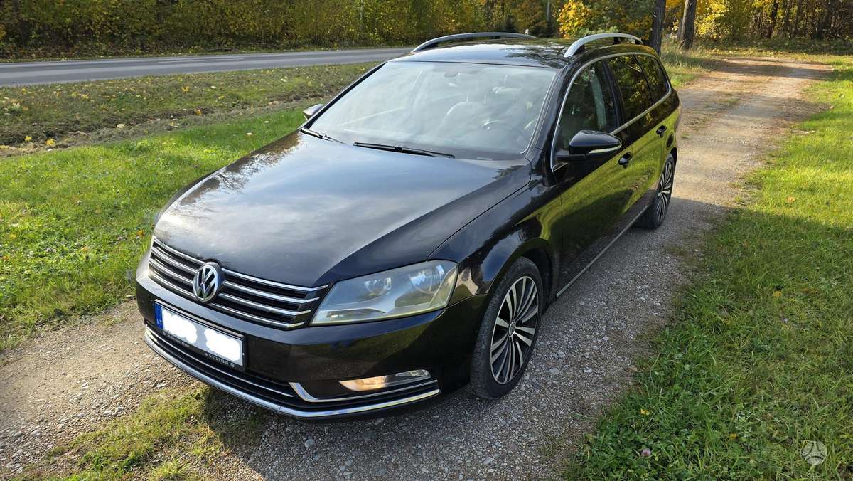 Volkswagen Passat 2011 — вигляд ззаду