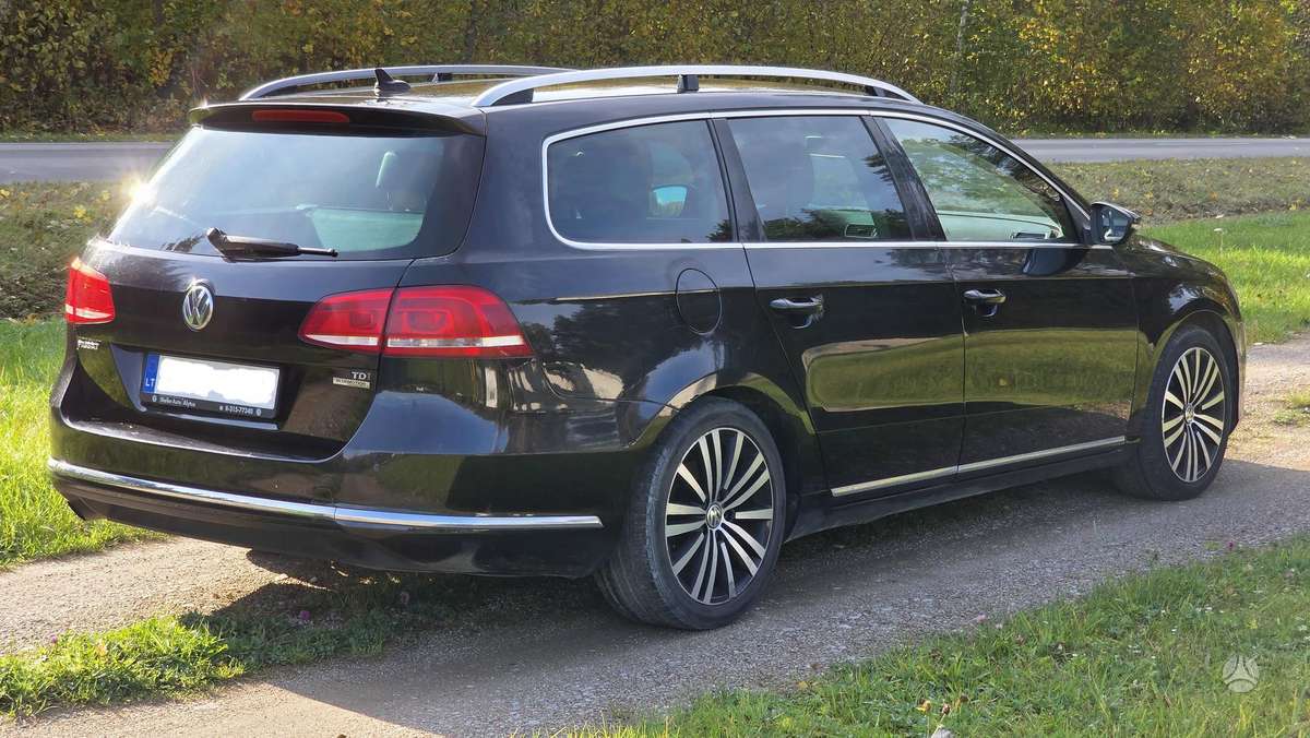 Volkswagen Passat 2011 — салон