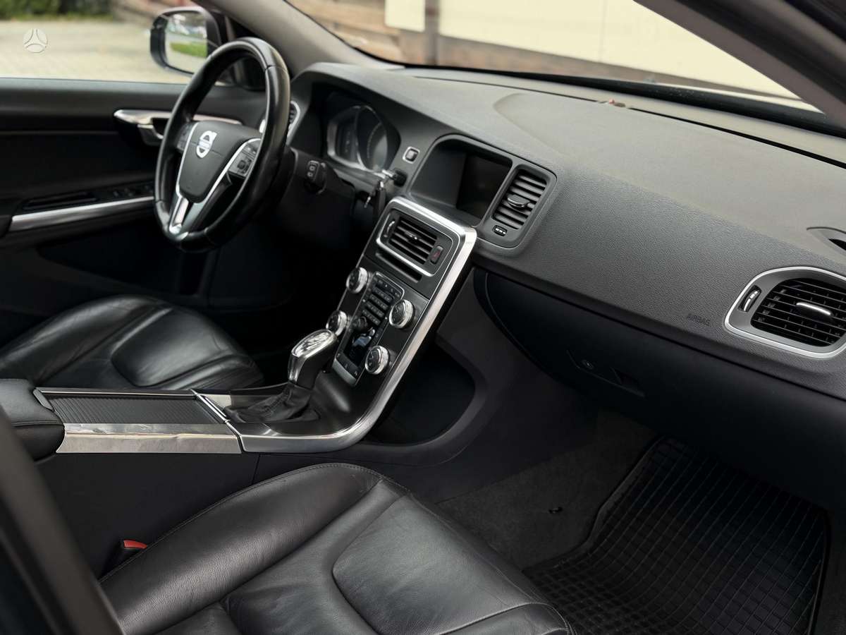 Volvo V60 2012 — photo 11