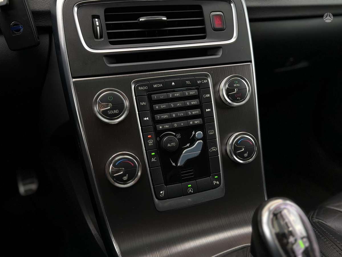 Volvo V60 2012 — photo 13