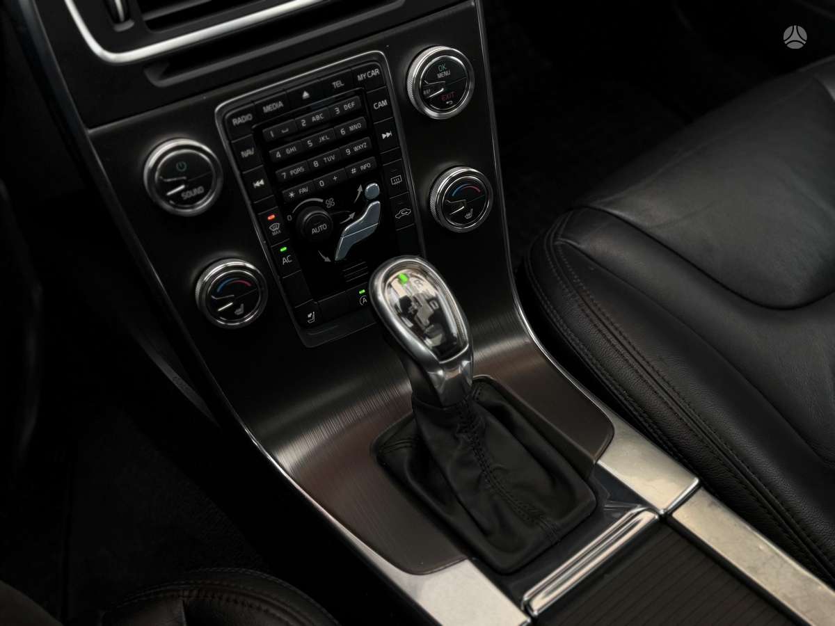 Volvo V60 2012 — photo 14