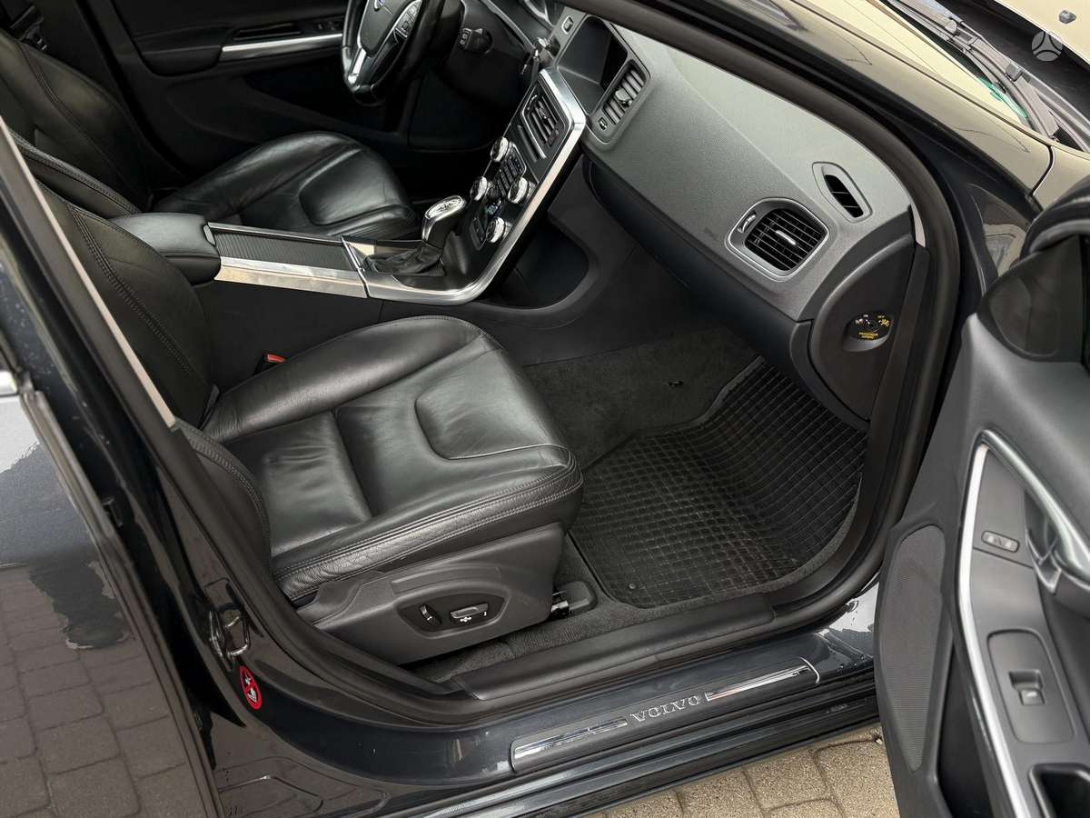 Volvo V60 2012 — photo 16