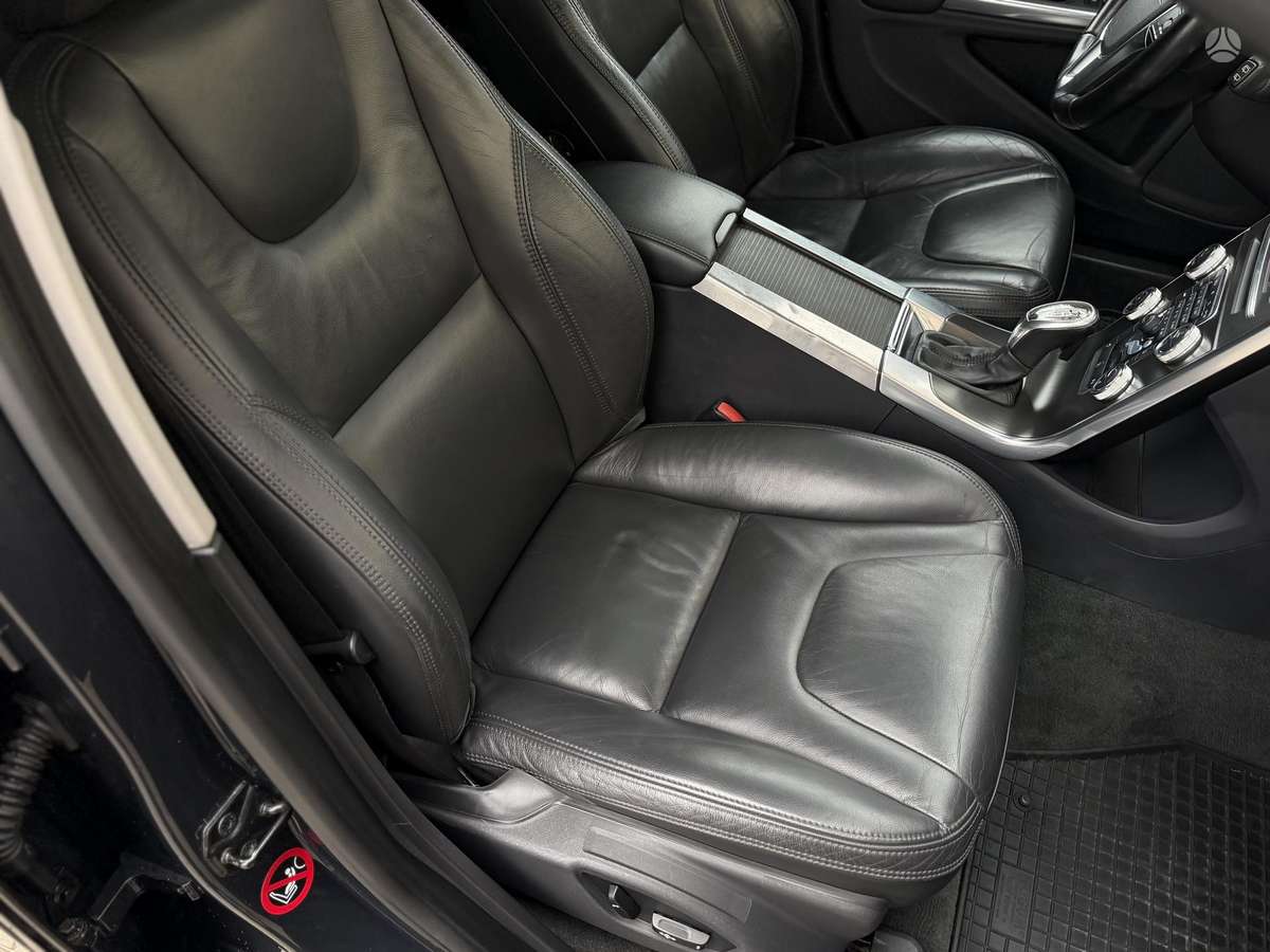 Volvo V60 2012 — photo 17