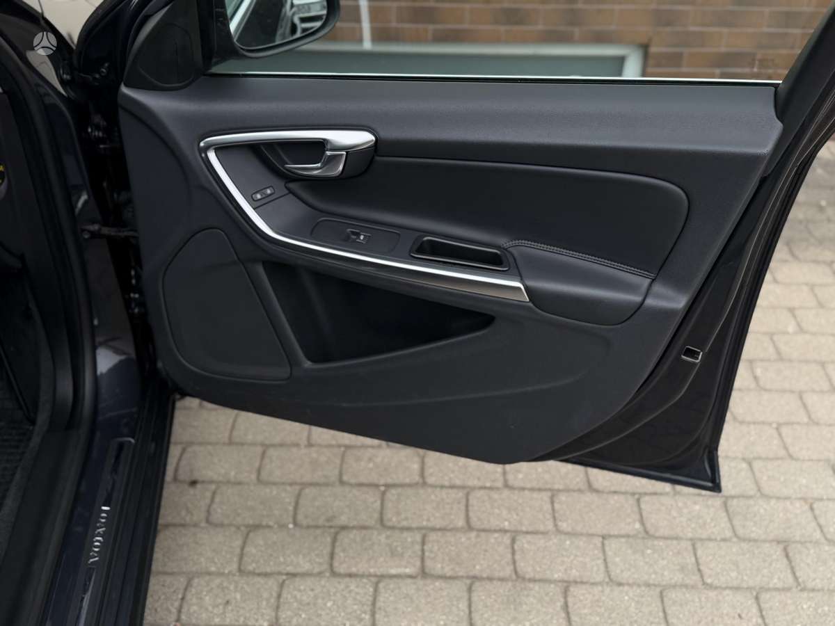 Volvo V60 2012 — photo 18