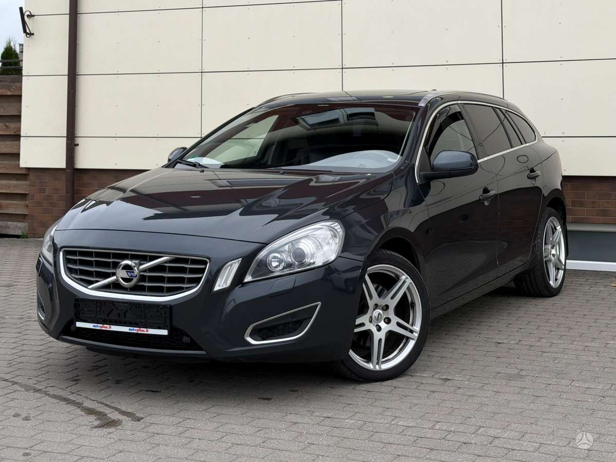 Volvo V60 2012 — rear view