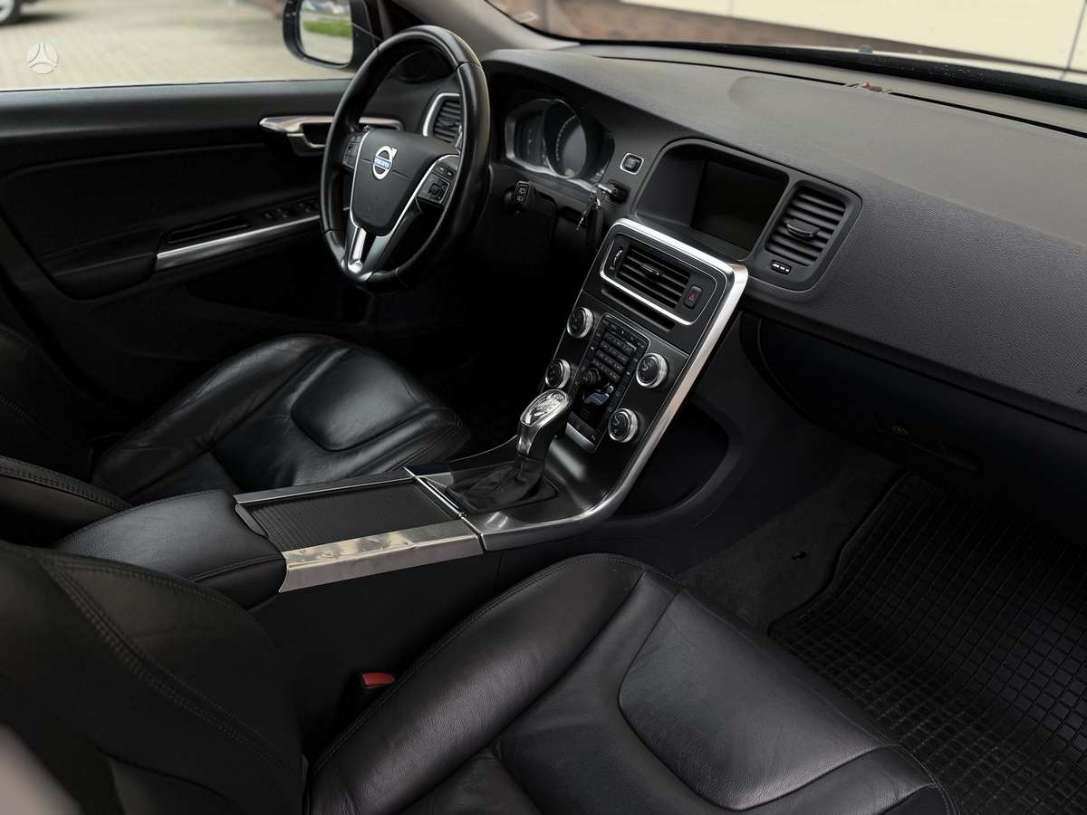 Volvo V60 2012 — photo 21
