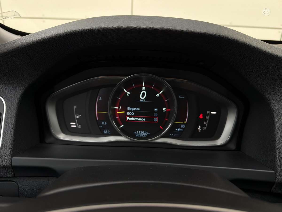 Volvo V60 2012 — photo 22