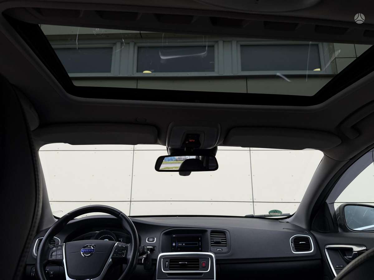 Volvo V60 2012 — photo 24
