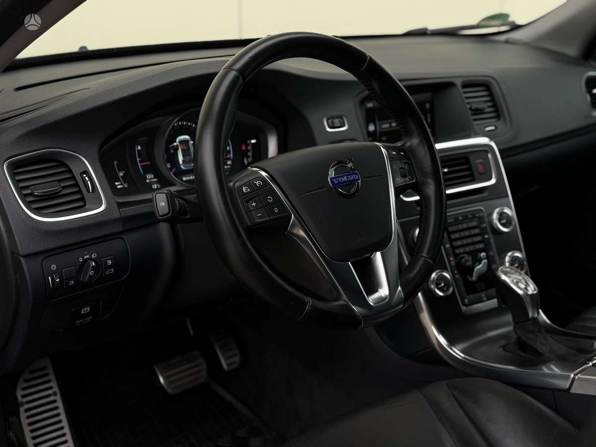 Volvo V60 2012 — photo 25