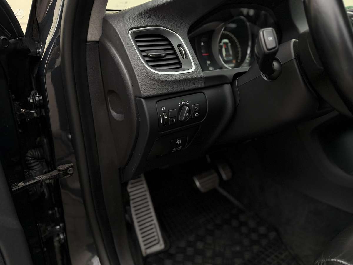 Volvo V60 2012 — photo 27