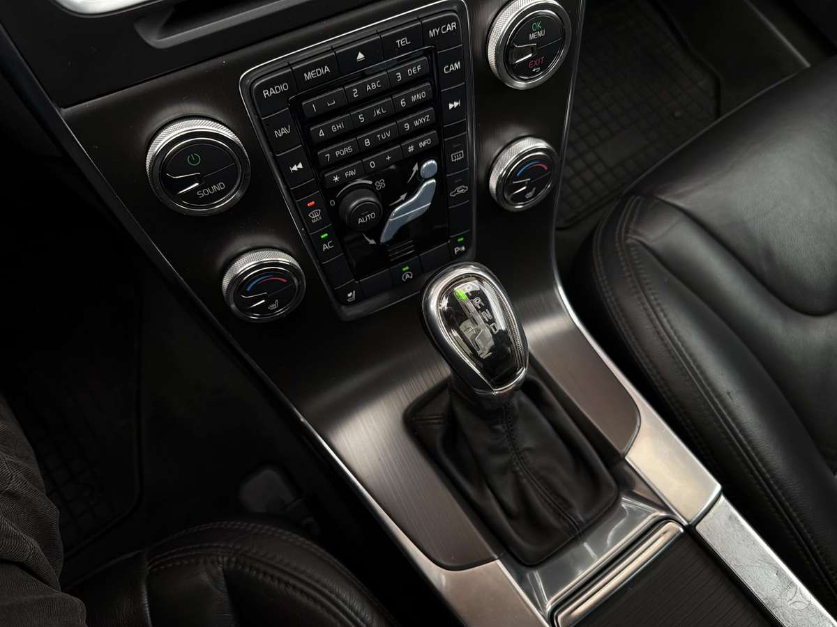 Volvo V60 2012 — photo 28