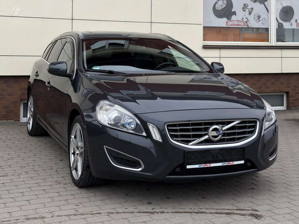 Volvo V60 2012 — interior