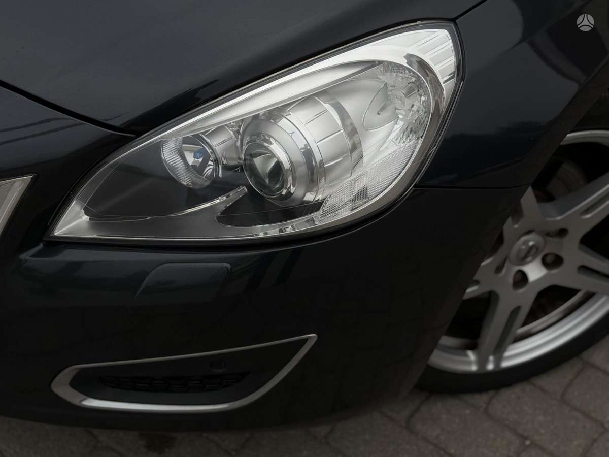 Volvo V60 2012 — photo 30