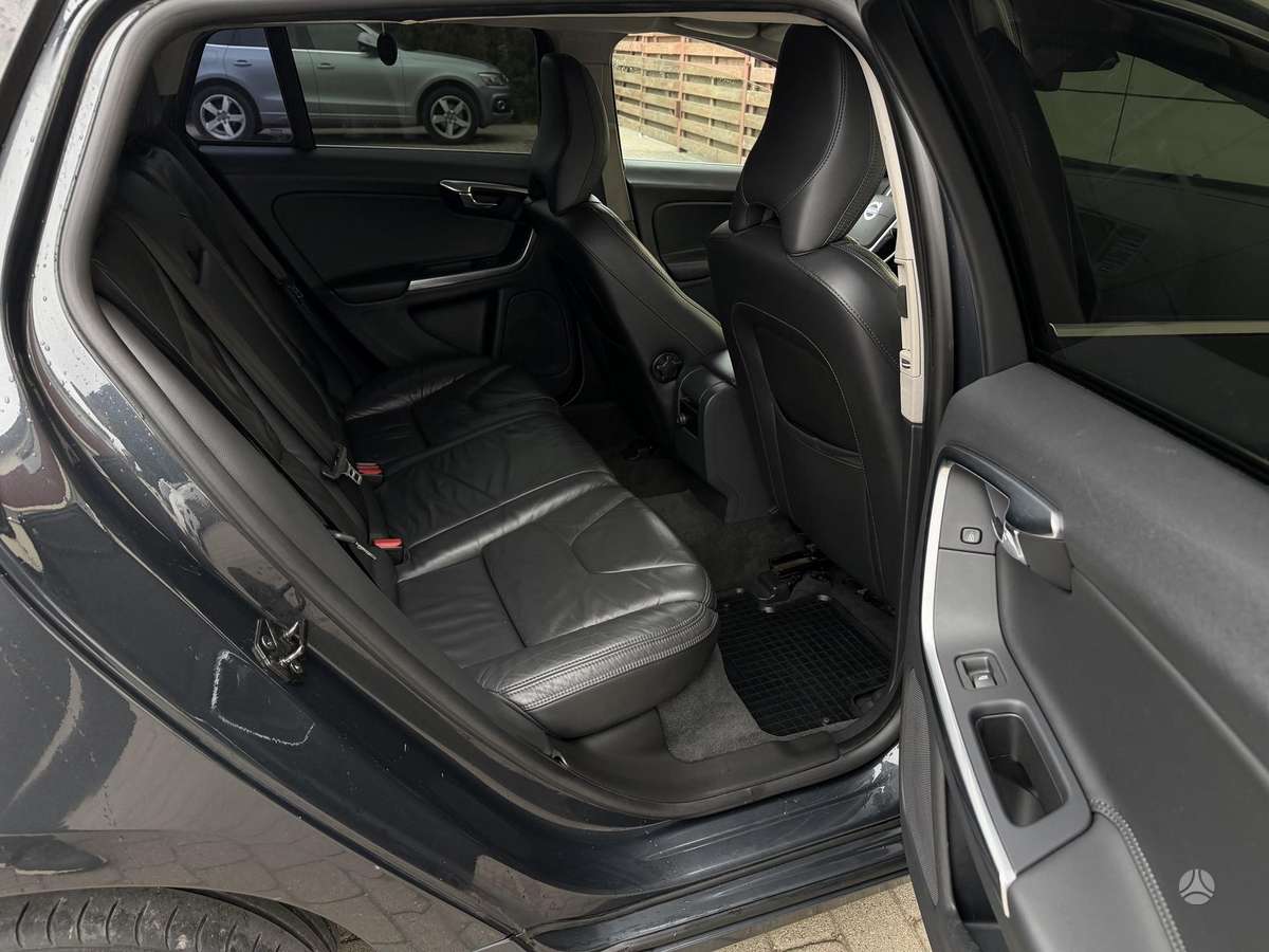 Volvo V60 2012 — photo 31