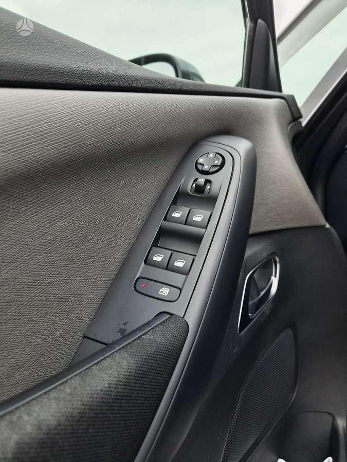 Citroen C4 2015 — photo 12