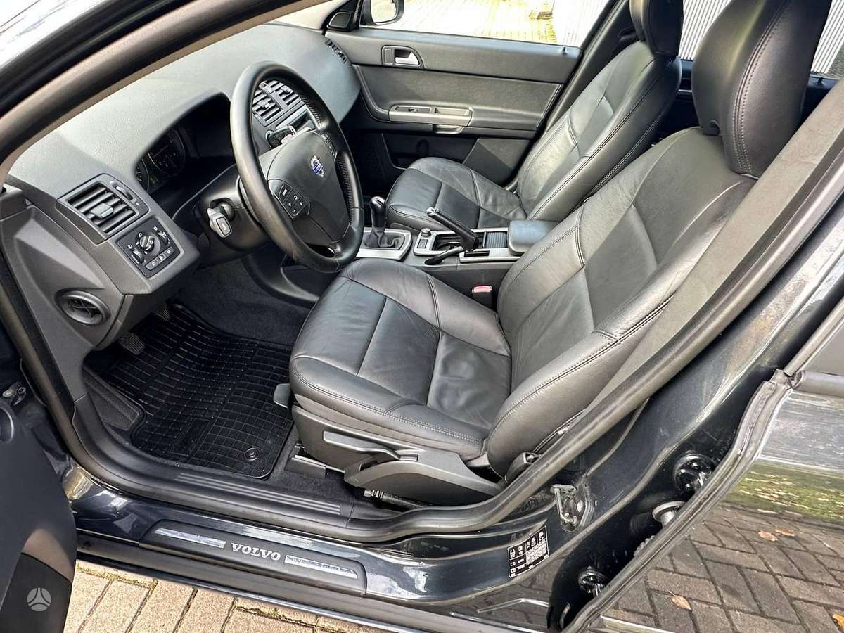 Volvo V50 2010 — фото 15