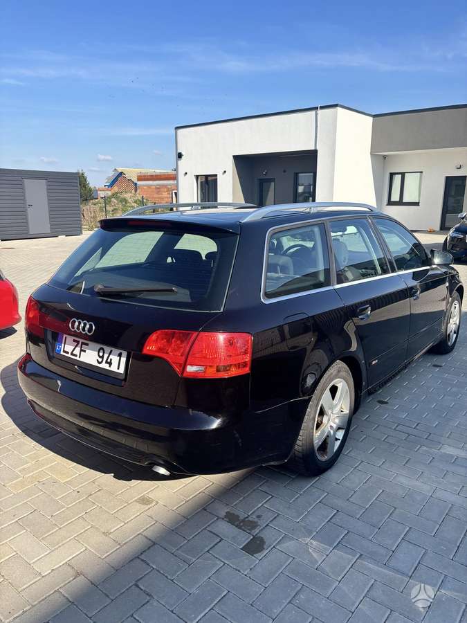 Audi A4 2006 — салон