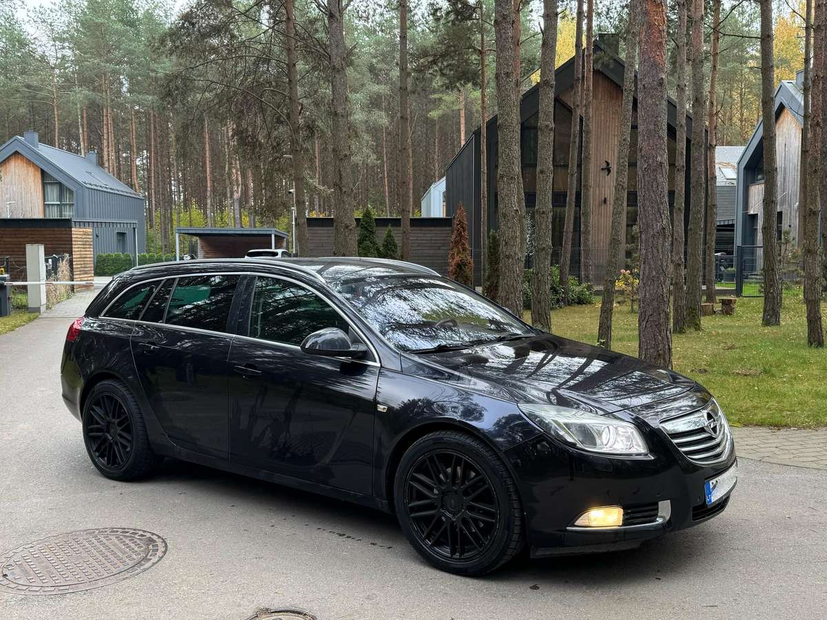 Opel Insignia 2009 — салон