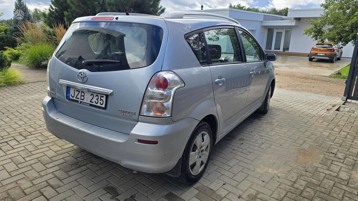 Toyota Corolla 2008 — вигляд ззаду