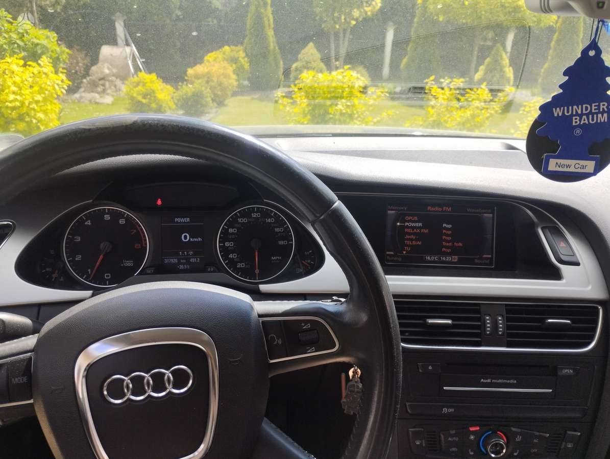 Audi A4 2011 — photo 6