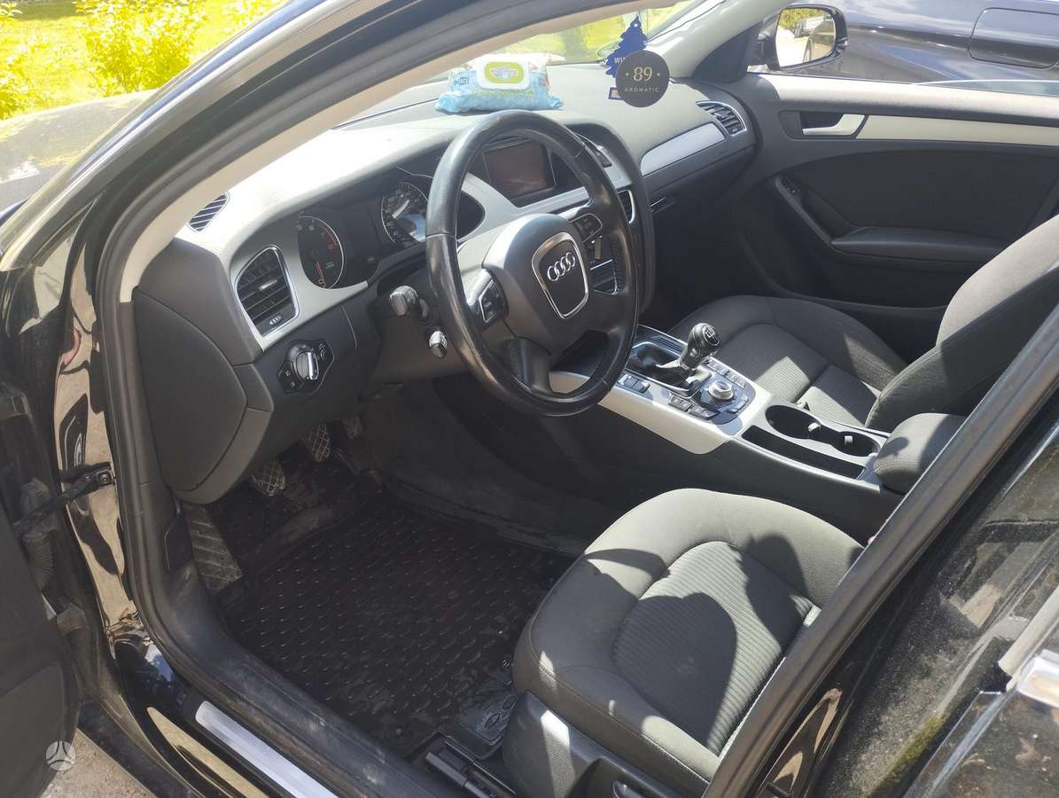 Audi A4 2011 — photo 8