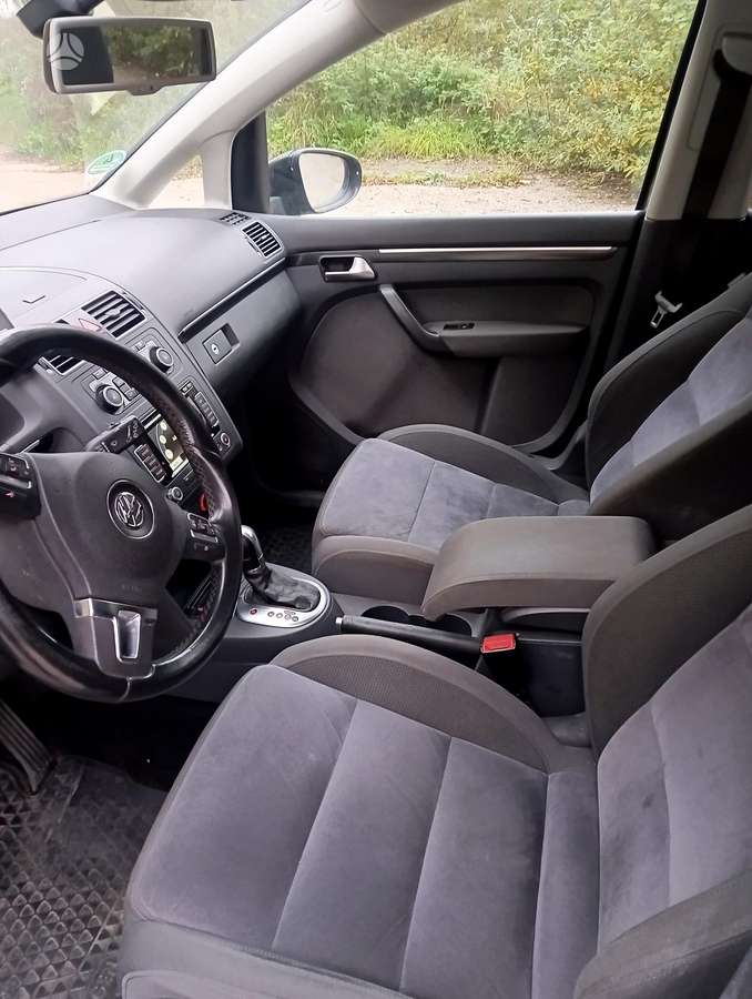 Volkswagen Touran 2011 — photo 10
