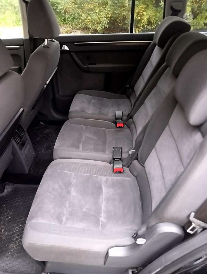 Volkswagen Touran 2011 — photo 15
