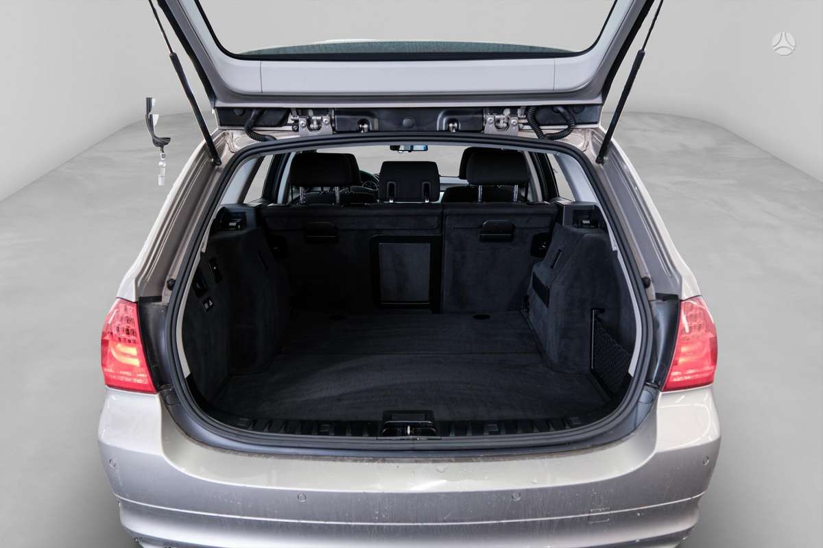 BMW 320 2010 — photo 13