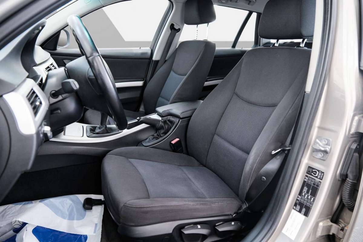 BMW 320 2010 — photo 5