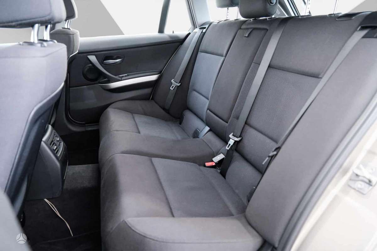 BMW 320 2010 — photo 8
