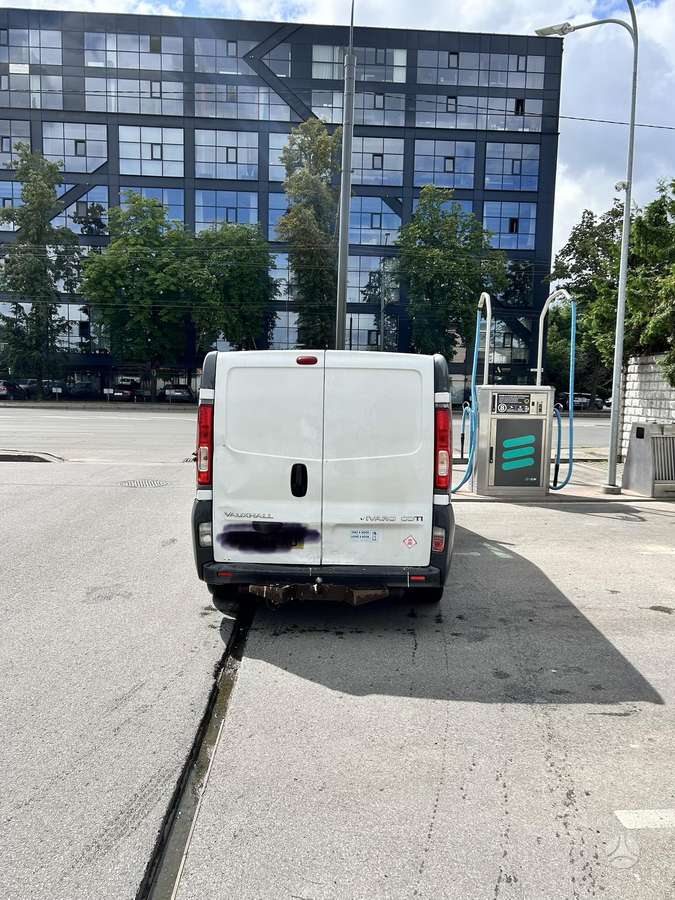 Opel Vivaro 2011 — engine 2000 cm³, 116 HP (85kW)