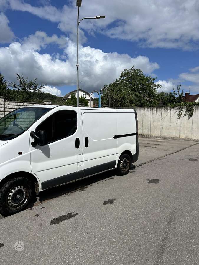 Opel Vivaro 2011 — photo 5