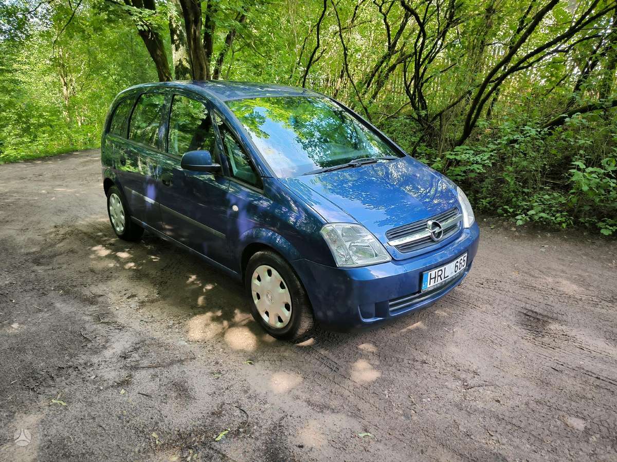 Opel Meriva 2004 — rear view