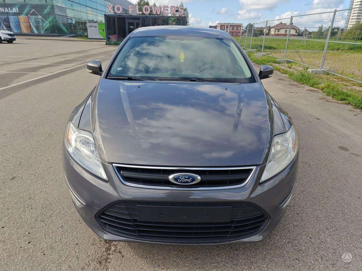 Ford Mondeo 2012 — rear view